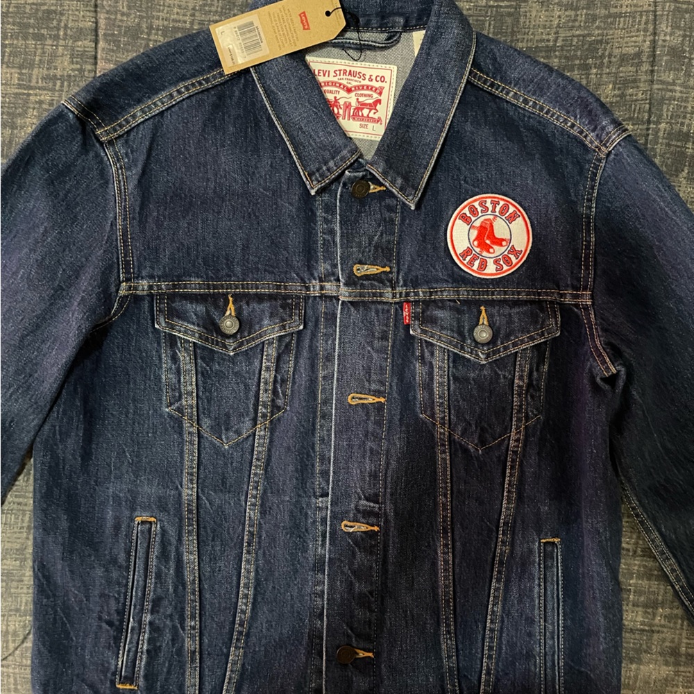 Unisex Levi’s Jackets
Licensed NFL, NBA and MLB Sport Teams Levi Jackets $75 - Picture 1 of 9
